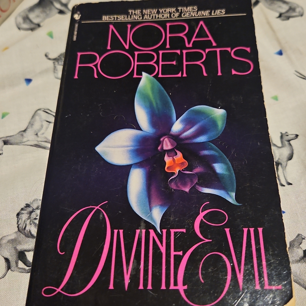 Nora Roberts 'Divine Evil' Book